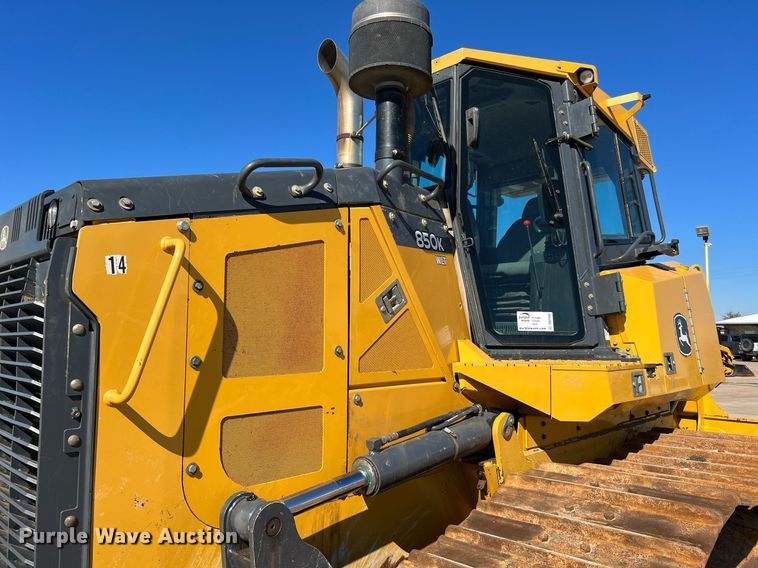 image for item DQ2266 2018 John Deere 850K WLT  dozer