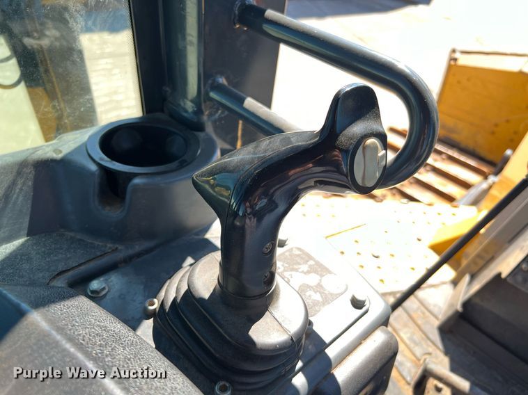 image for item DQ2266 2018 John Deere 850K WLT  dozer