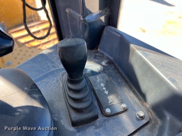 image for item DQ2266 2018 John Deere 850K WLT  dozer