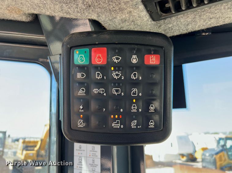 image for item DQ2266 2018 John Deere 850K WLT  dozer