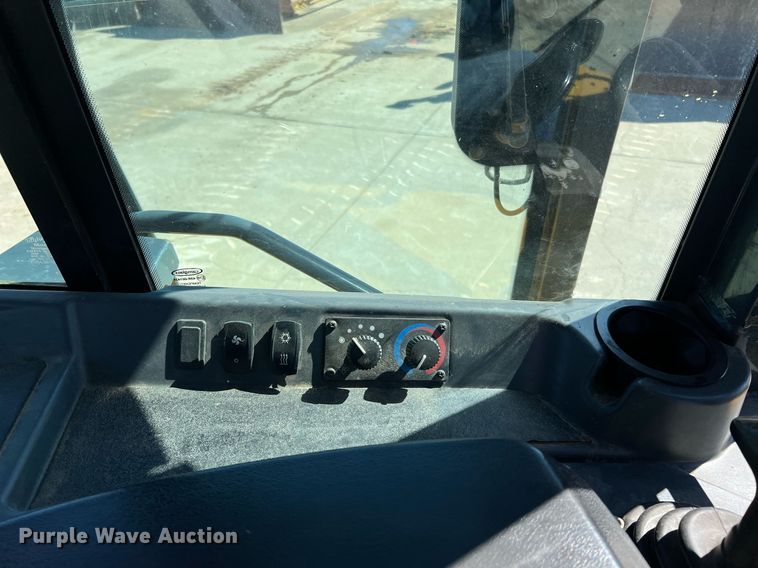 image for item DQ2266 2018 John Deere 850K WLT  dozer