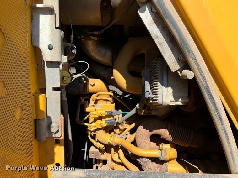image for item DQ2266 2018 John Deere 850K WLT  dozer