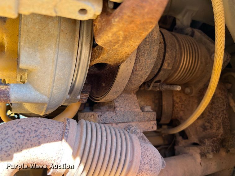 image for item DQ2266 2018 John Deere 850K WLT  dozer