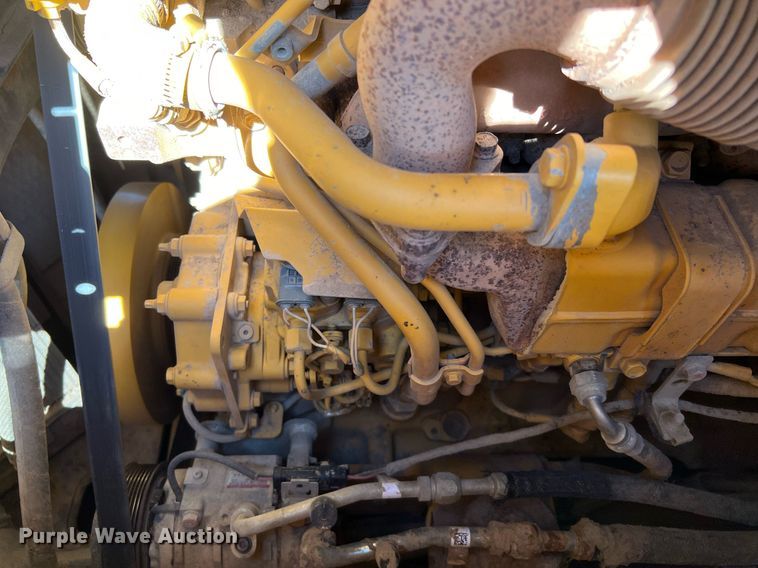 image for item DQ2266 2018 John Deere 850K WLT  dozer