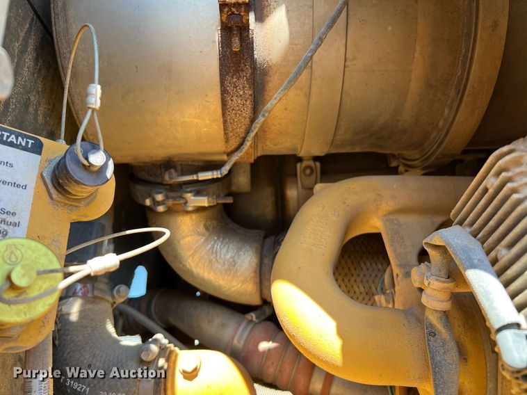 image for item DQ2266 2018 John Deere 850K WLT  dozer