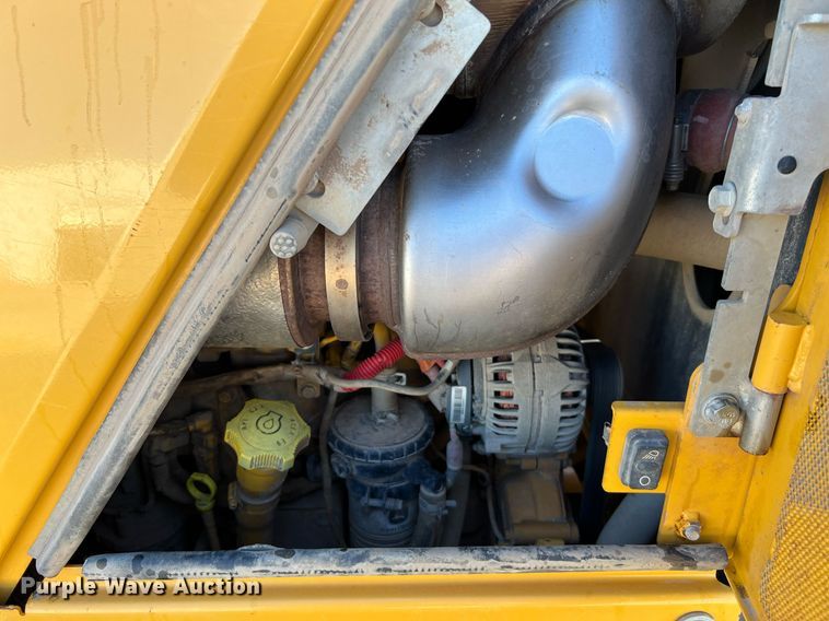 image for item DQ2266 2018 John Deere 850K WLT  dozer