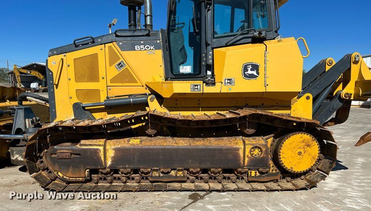 image for item DQ2266 2018 John Deere 850K WLT  dozer