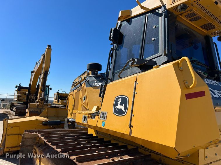 image for item DQ2267 2019 John Deere 750K LGP  dozer