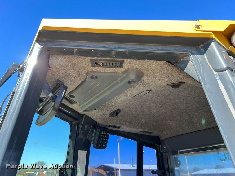 image for item DQ2267 2019 John Deere 750K LGP  dozer