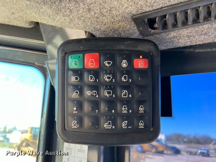 image for item DQ2267 2019 John Deere 750K LGP  dozer