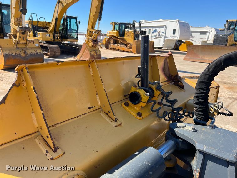 image for item DQ2268 2018 John Deere 750K LGP  dozer