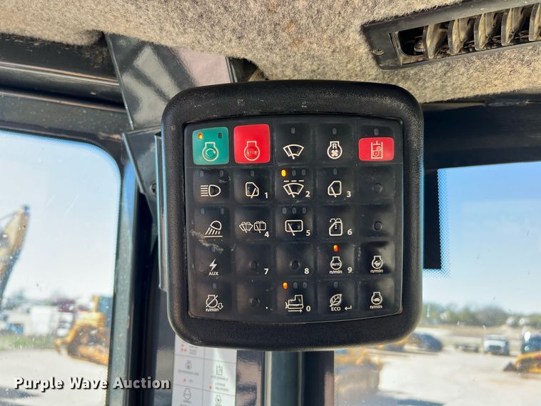 image for item DQ2268 2018 John Deere 750K LGP  dozer