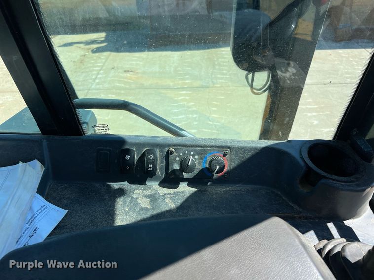 image for item DQ2268 2018 John Deere 750K LGP  dozer