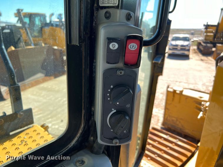 image for item DQ2269 2018 Caterpillar D6T LGP  dozer