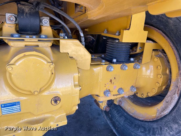 image for item DQ2274 2022 John Deere 260E  haul truck