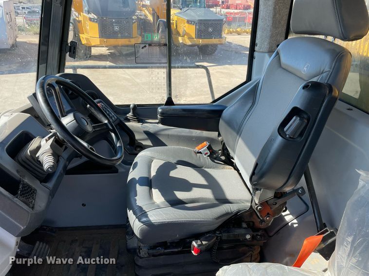 image for item DQ2274 2022 John Deere 260E  haul truck