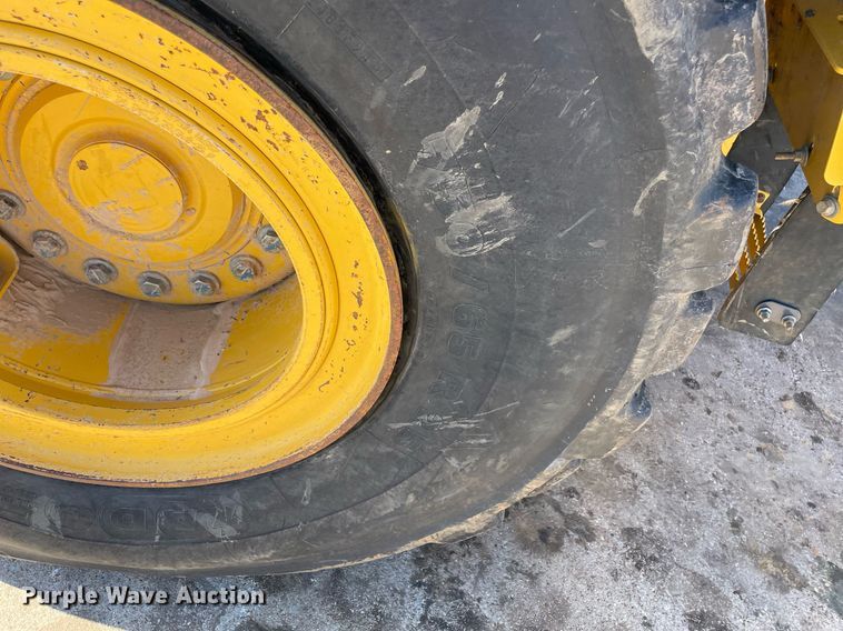 image for item DQ2274 2022 John Deere 260E  haul truck