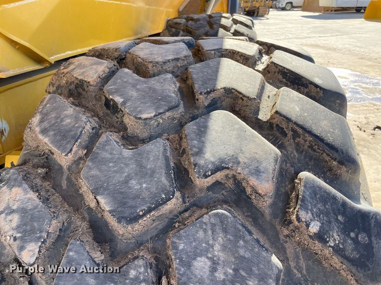 image for item DQ2274 2022 John Deere 260E  haul truck