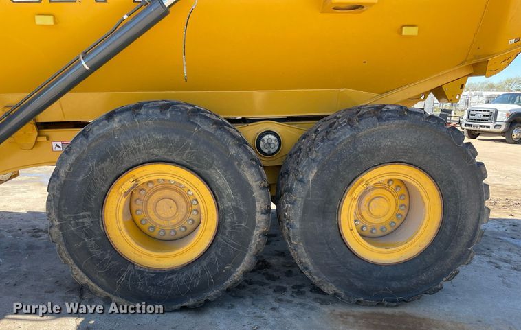 image for item DQ2274 2022 John Deere 260E  haul truck