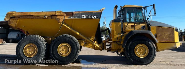 image for item DQ2275 2015 John Deere 410E  haul truck