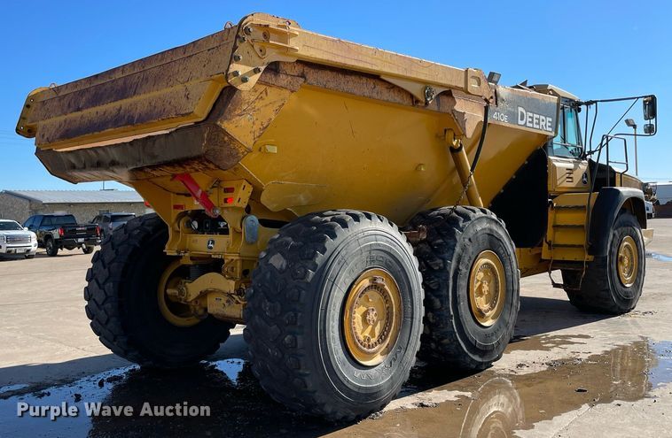 image for item DQ2275 2015 John Deere 410E  haul truck