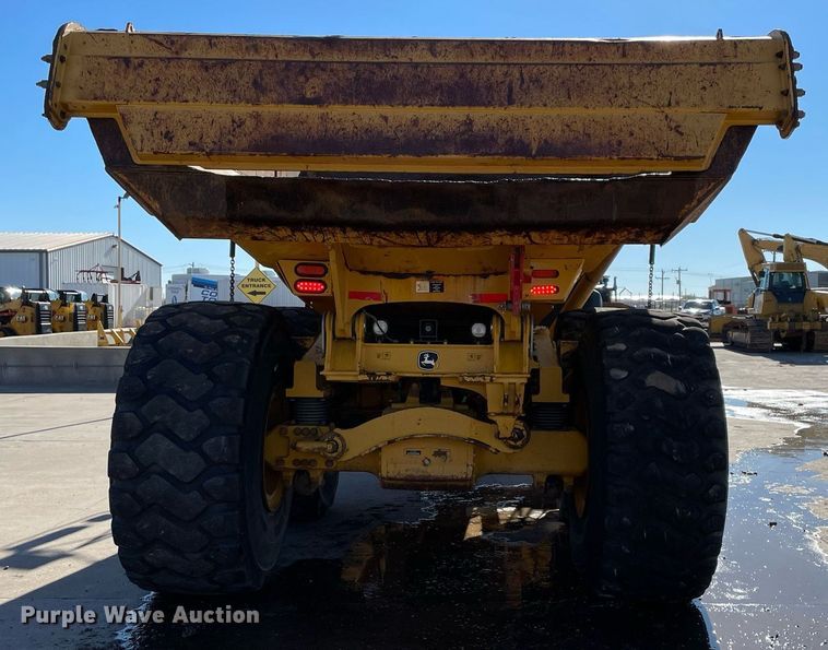 image for item DQ2275 2015 John Deere 410E  haul truck