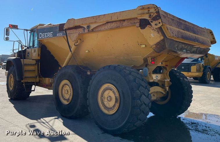 image for item DQ2275 2015 John Deere 410E  haul truck