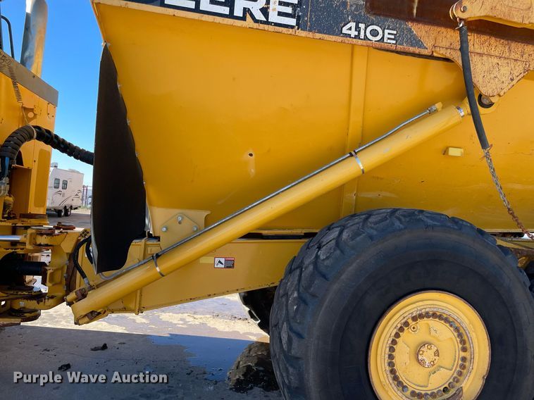 image for item DQ2275 2015 John Deere 410E  haul truck