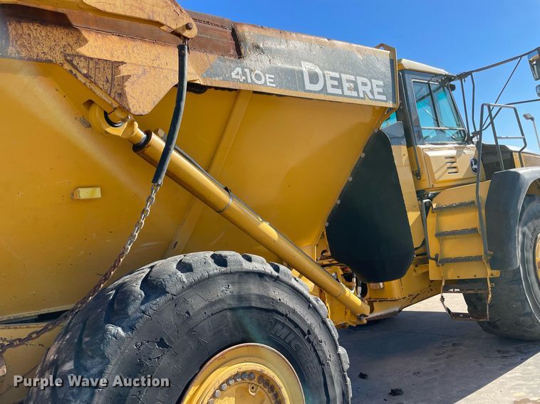image for item DQ2275 2015 John Deere 410E  haul truck