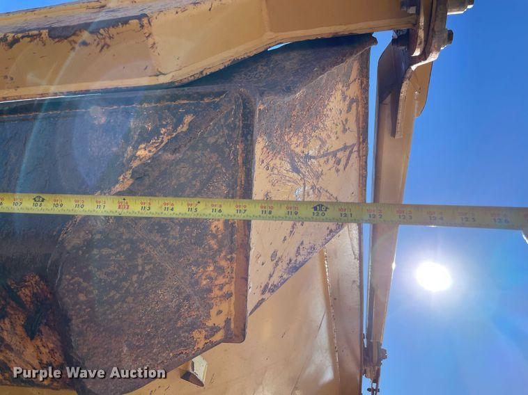 image for item DQ2275 2015 John Deere 410E  haul truck