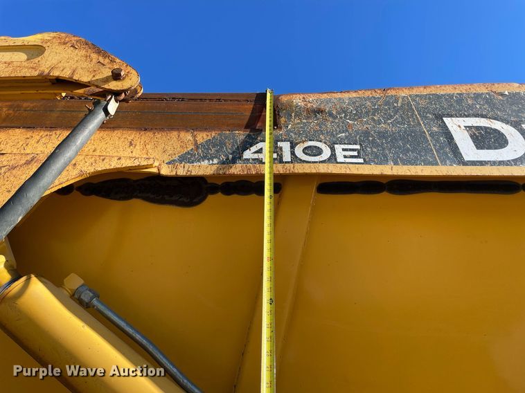 image for item DQ2275 2015 John Deere 410E  haul truck
