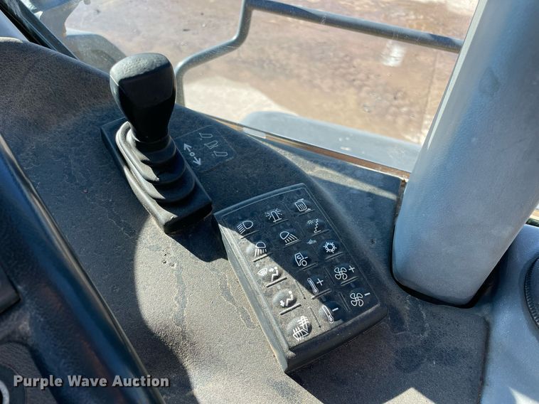 image for item DQ2275 2015 John Deere 410E  haul truck