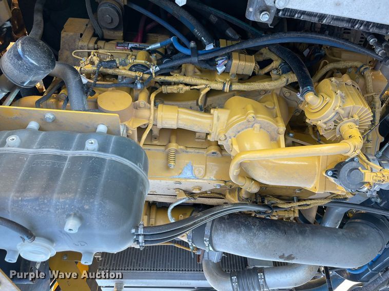 image for item DQ2275 2015 John Deere 410E  haul truck