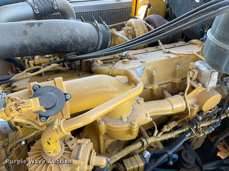 image for item DQ2275 2015 John Deere 410E  haul truck