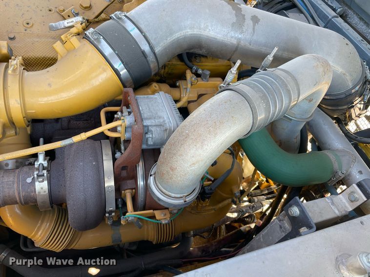 image for item DQ2275 2015 John Deere 410E  haul truck