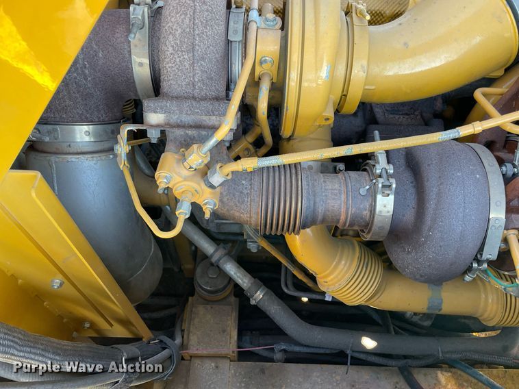 image for item DQ2275 2015 John Deere 410E  haul truck