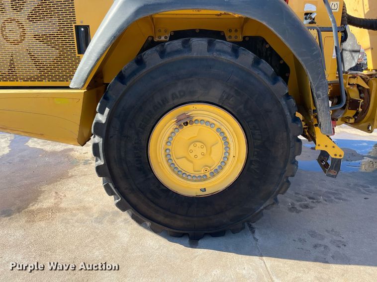 image for item DQ2275 2015 John Deere 410E  haul truck