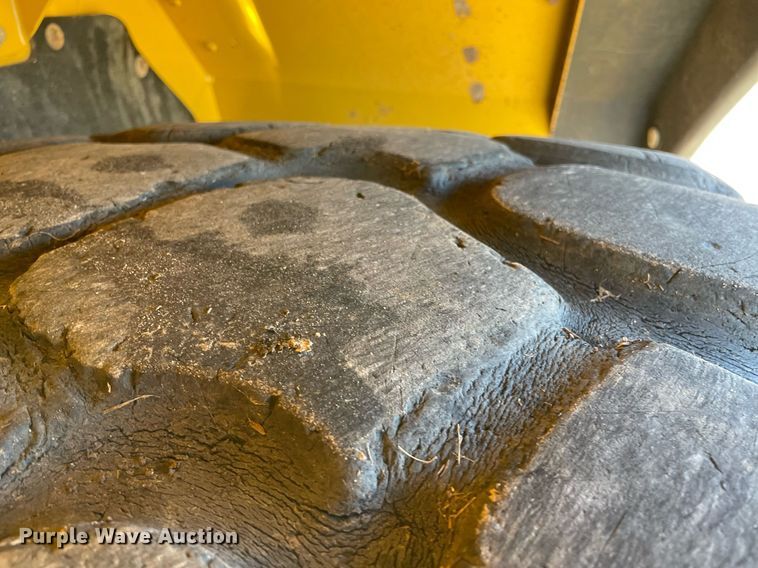 image for item DQ2275 2015 John Deere 410E  haul truck