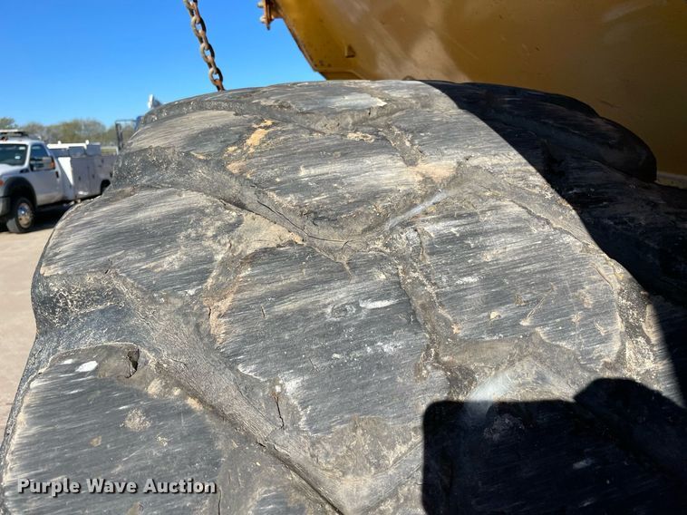 image for item DQ2275 2015 John Deere 410E  haul truck