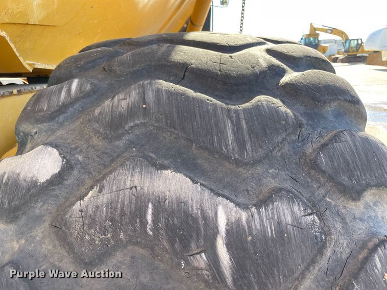 image for item DQ2275 2015 John Deere 410E  haul truck