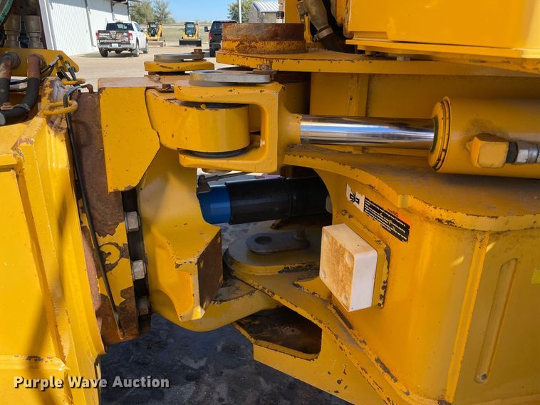 image for item DQ2276 2017 John Deere 410E  haul truck