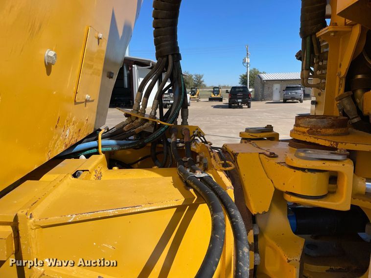 image for item DQ2276 2017 John Deere 410E  haul truck