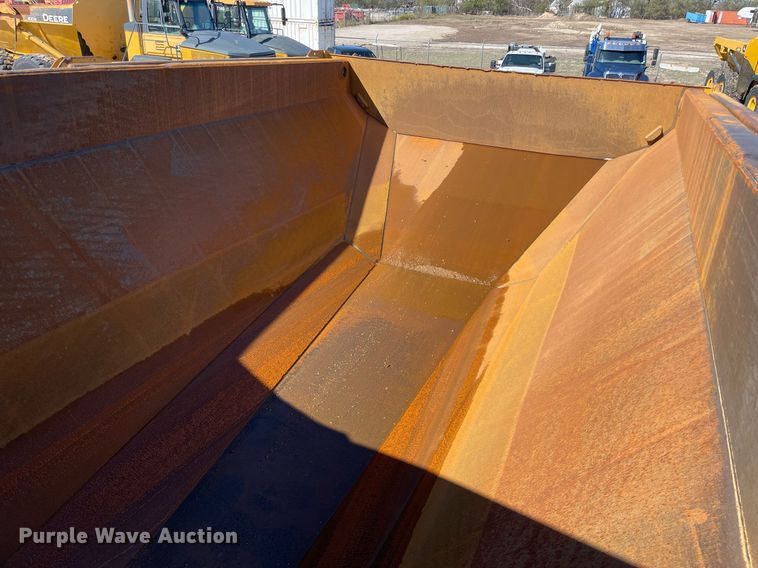 image for item DQ2276 2017 John Deere 410E  haul truck