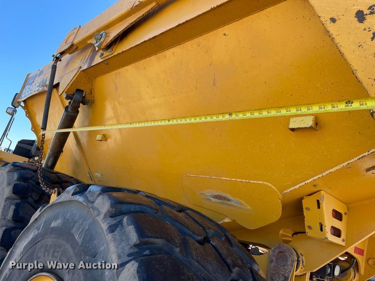 image for item DQ2276 2017 John Deere 410E  haul truck