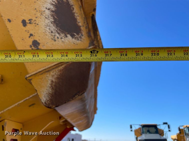 image for item DQ2276 2017 John Deere 410E  haul truck