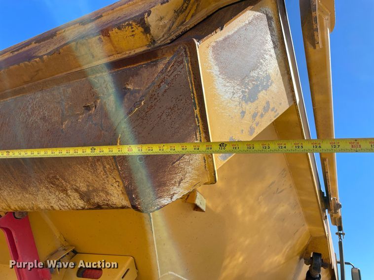 image for item DQ2276 2017 John Deere 410E  haul truck