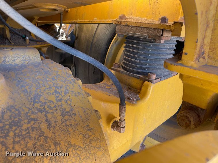 image for item DQ2276 2017 John Deere 410E  haul truck