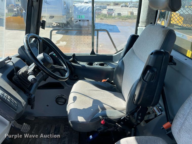 image for item DQ2276 2017 John Deere 410E  haul truck