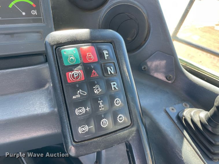 image for item DQ2276 2017 John Deere 410E  haul truck