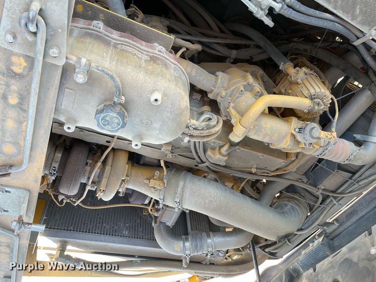 image for item DQ2276 2017 John Deere 410E  haul truck